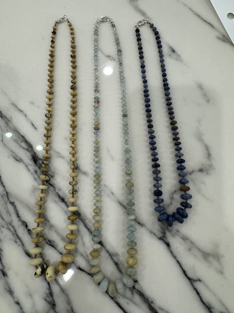 GRADUATED STONE NECKLACE