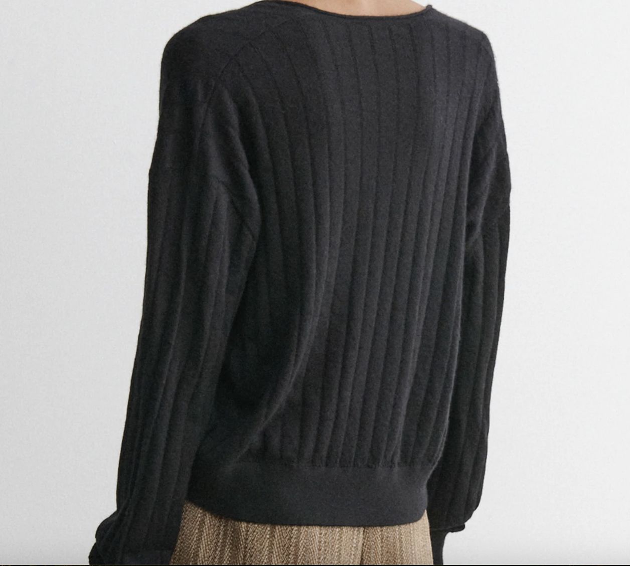 MARION V-NECK BLACK