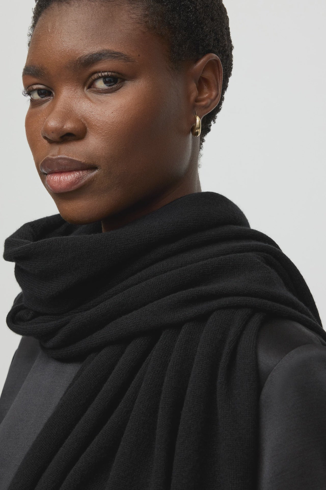 KNITTED SCARF BLACK