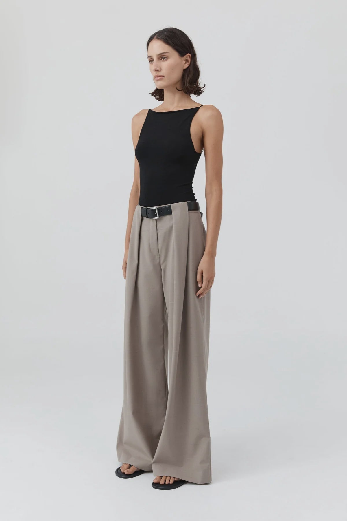 PLEAT LOOP PANTS - MOUSSE