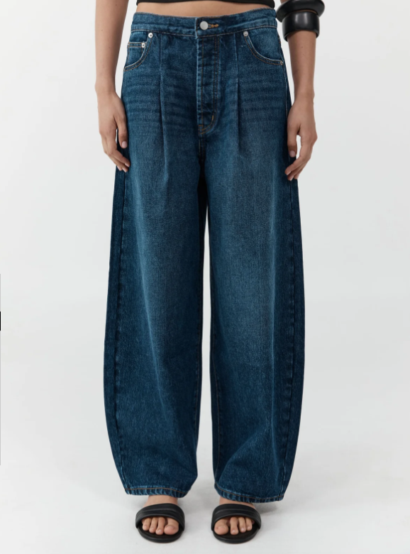 MID RISE PLEAT BARREL JEANS
