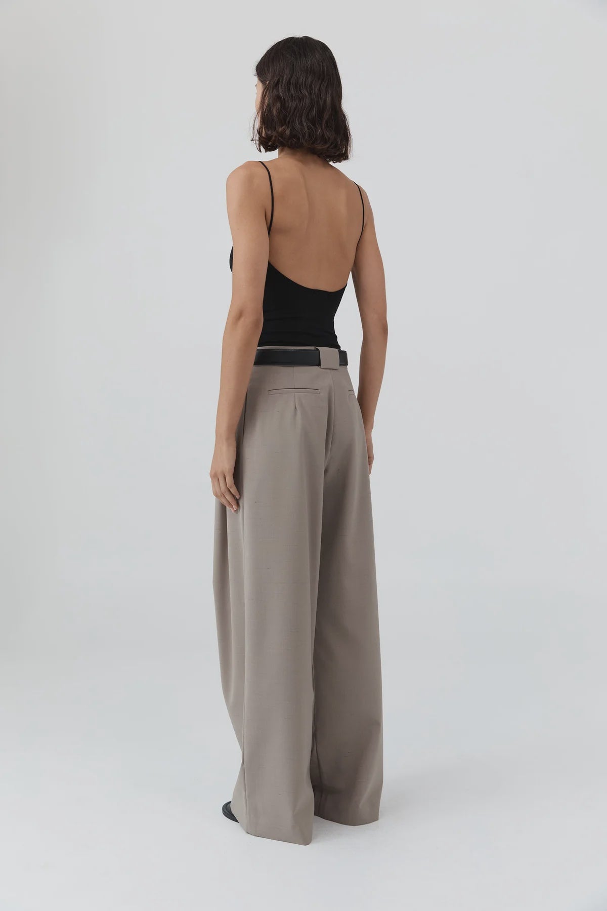 PLEAT LOOP PANTS - MOUSSE