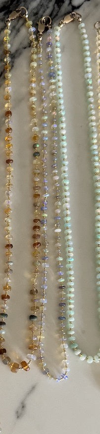 SHORT OPAL STRAND