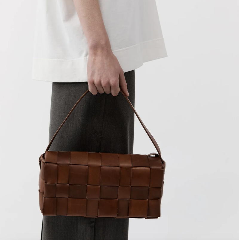 WOVEN ENVELOPE SLIM TOTE