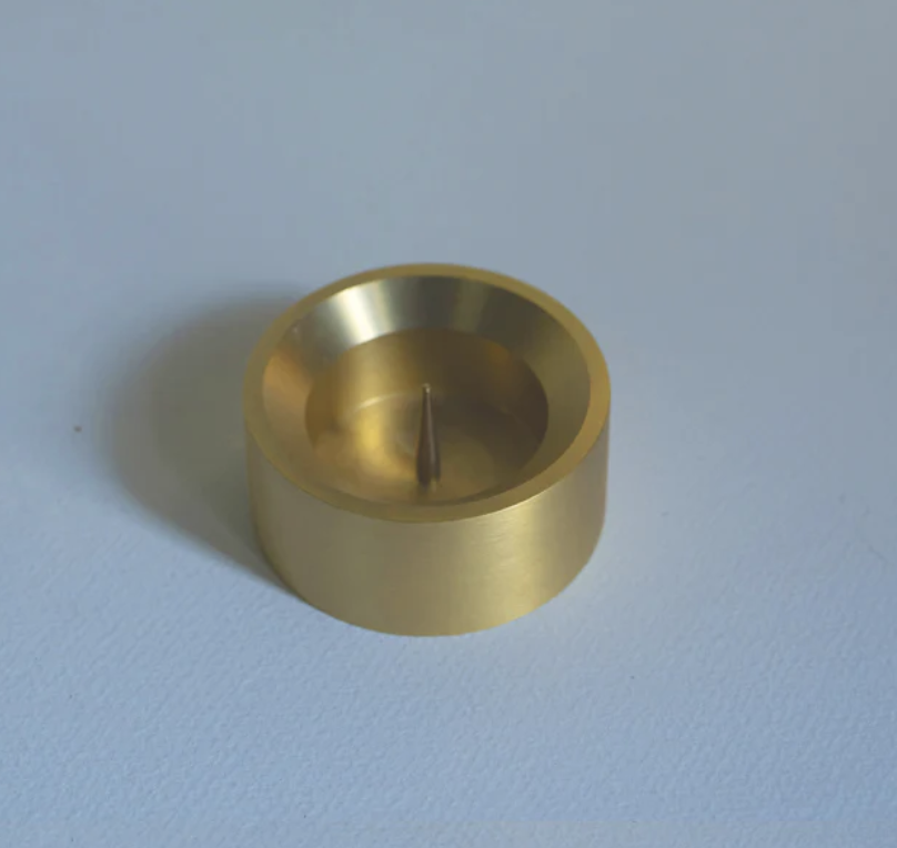 BRASS CANDLE HOLDER WITH SPIKE